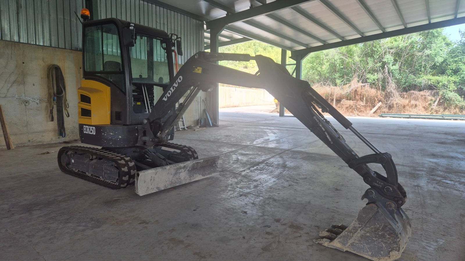 Багер Volvo ECR 25 първи собственик - изображение 3