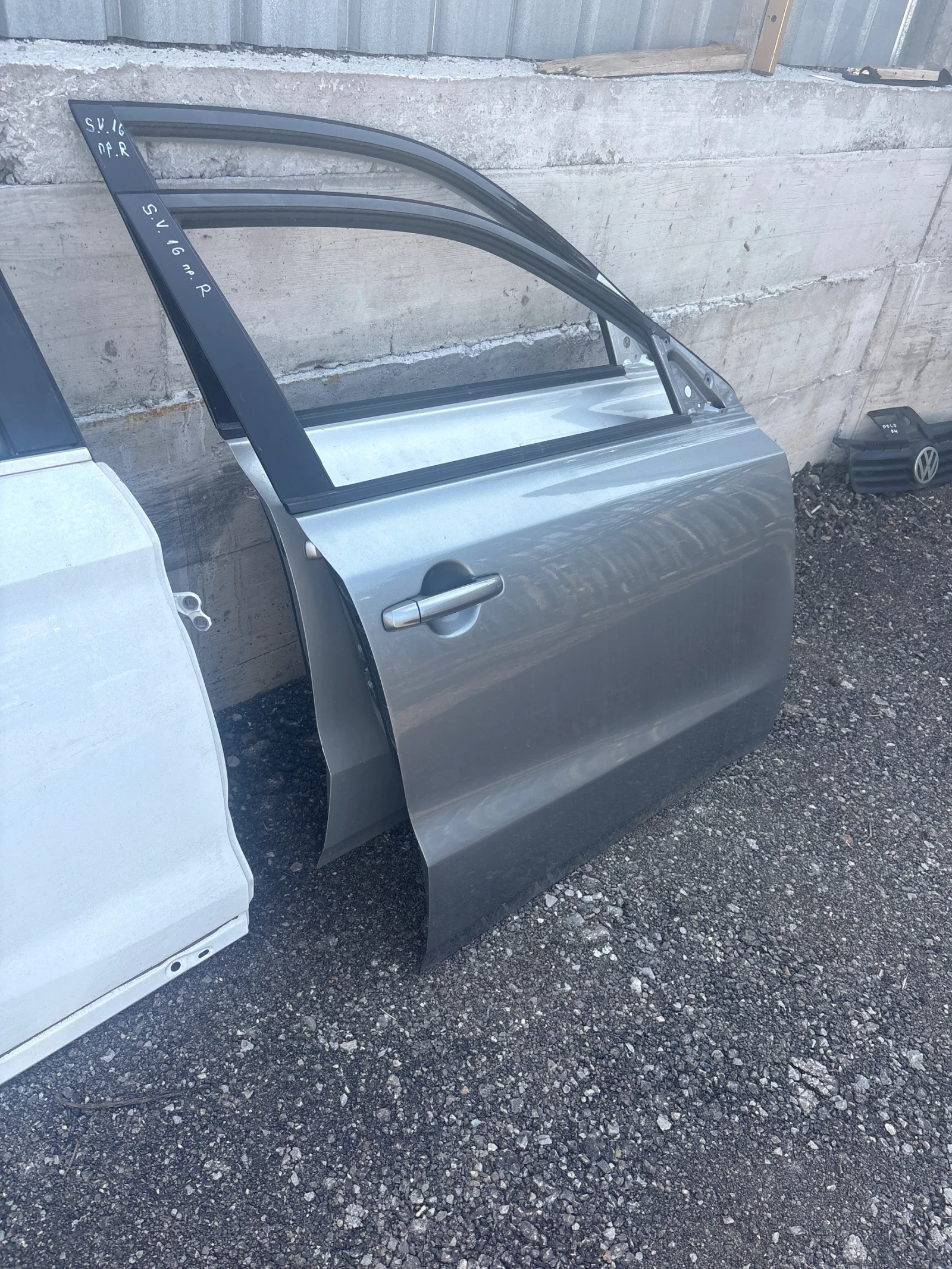 Врата предна дясна за Suzuki Vitara 2015-2024год., снимка 2 - Части - 55884390