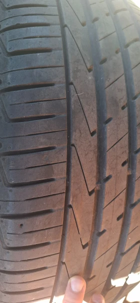 Гуми Всесезонни 235/50R19, снимка 2