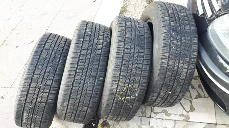 Гуми Зимни 215/60R16, снимка 1 - Гуми и джанти - 34506450