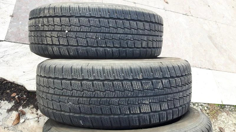 Гуми Зимни 215/60R16, снимка 2 - Гуми и джанти - 34506450