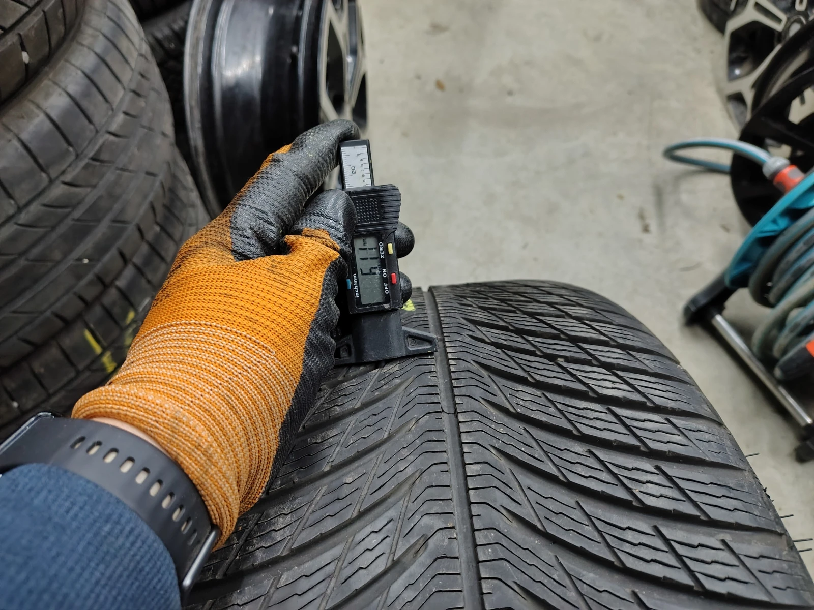 Гуми Зимни 275/35R19, снимка 5 - Гуми и джанти - 54083194