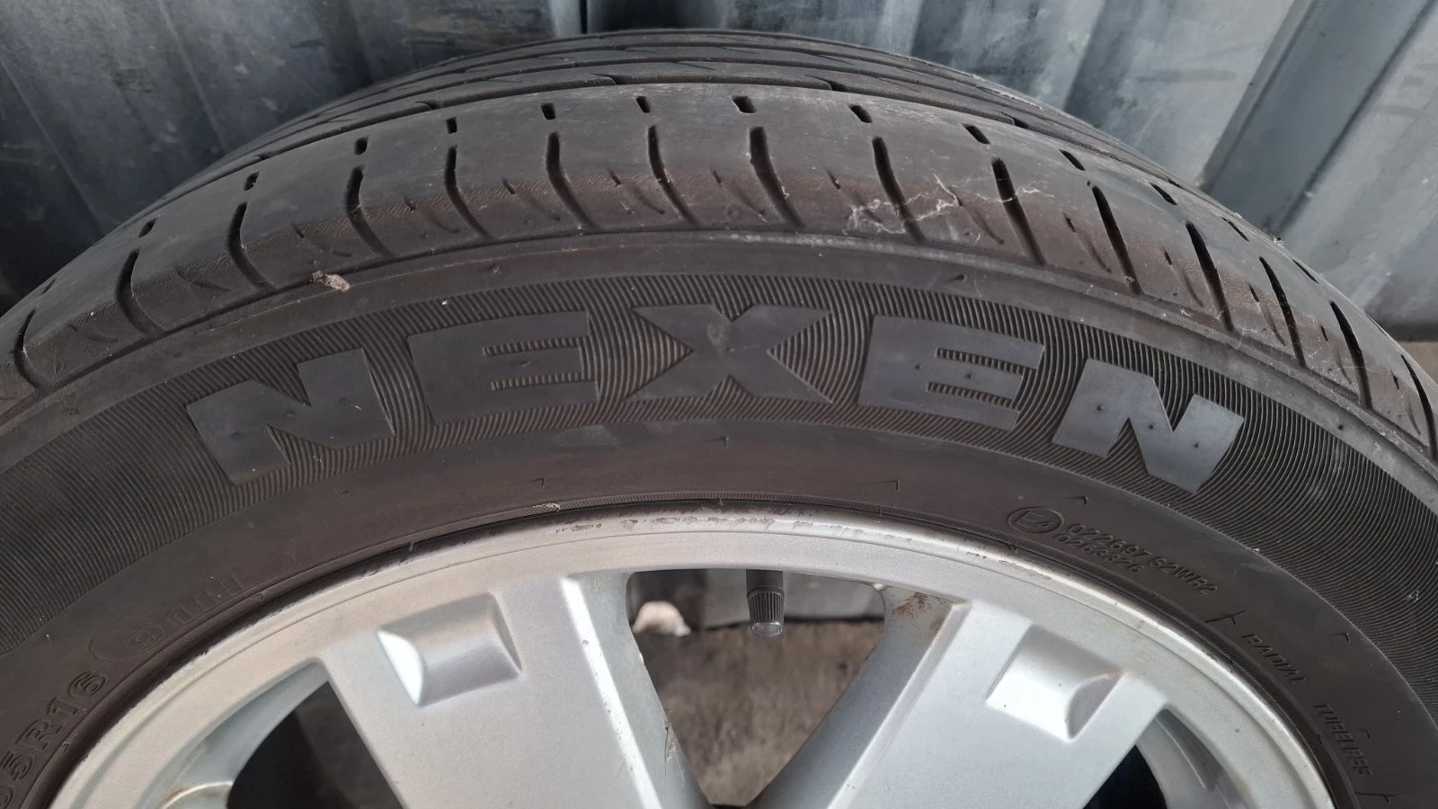 Гуми с джанти Nexen 205/55R16, снимка 2 - Гуми и джанти - 54097672