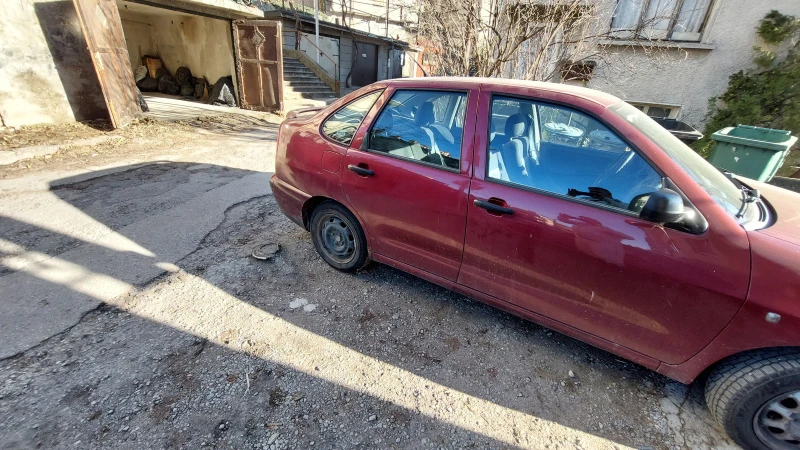 Seat Cordoba 1.4 MPI, снимка 4 - Автомобили и джипове - 47161484