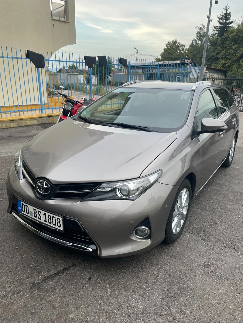 Toyota Auris 2.0 D4D , снимка 1 - Автомобили и джипове - 47413815