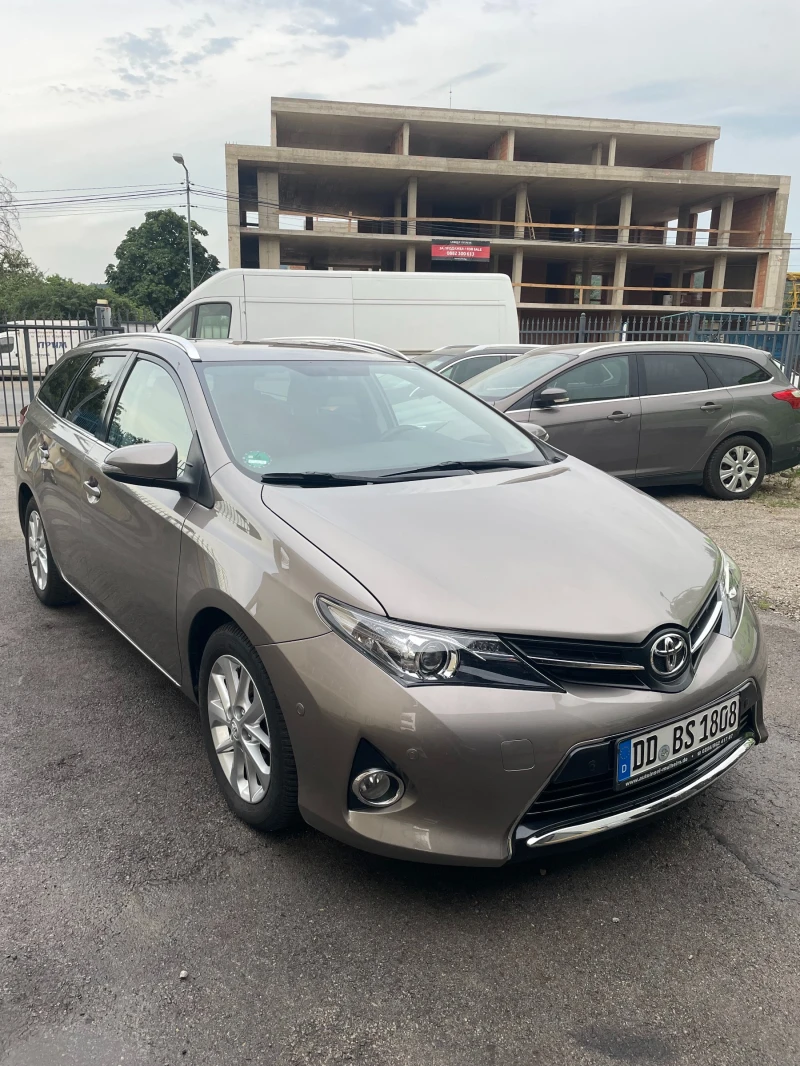 Toyota Auris 2.0 D4D , снимка 2 - Автомобили и джипове - 47413815