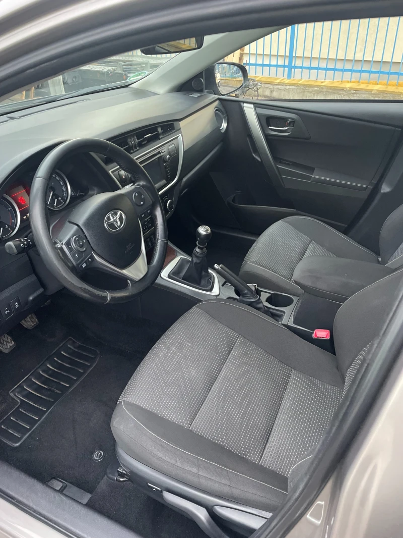 Toyota Auris 2.0 D4D , снимка 5 - Автомобили и джипове - 47413815