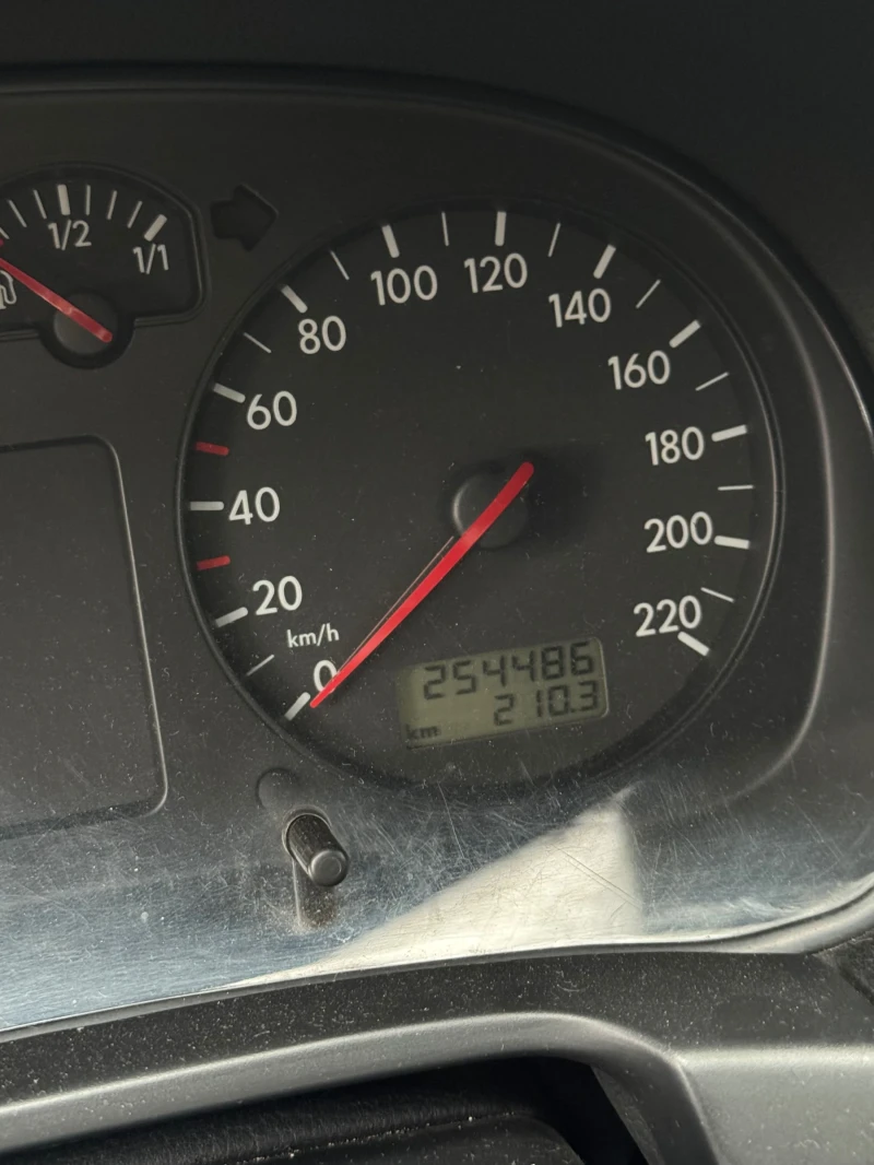 VW Golf 1.9TDI, снимка 9 - Автомобили и джипове - 53233203