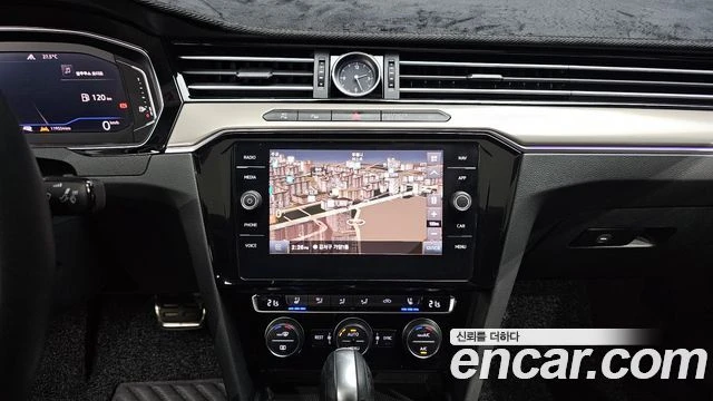 VW Arteon 2.0TDI 4MOTION| 360| HEAD UP| DIGITAL| PANO| ОБДУХ, снимка 9 - Автомобили и джипове - 55887039