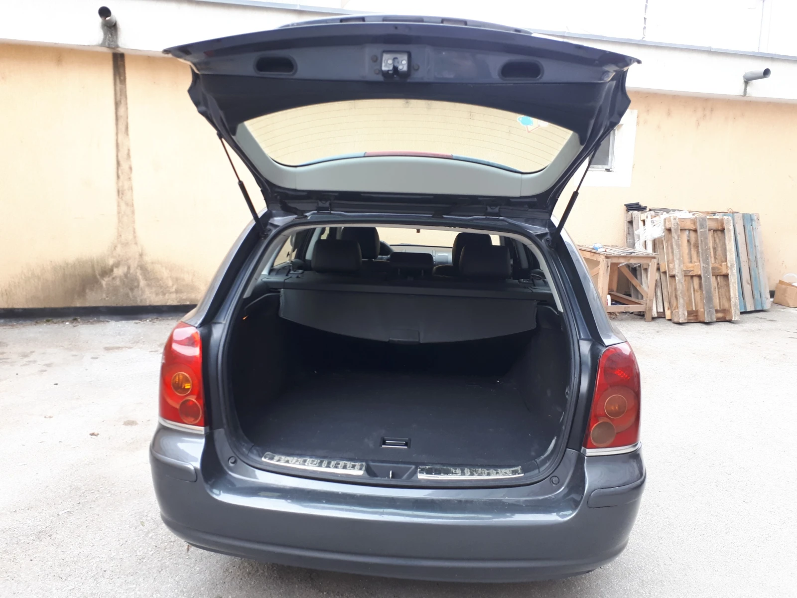 Toyota Avensis 2.2 - изображение 5