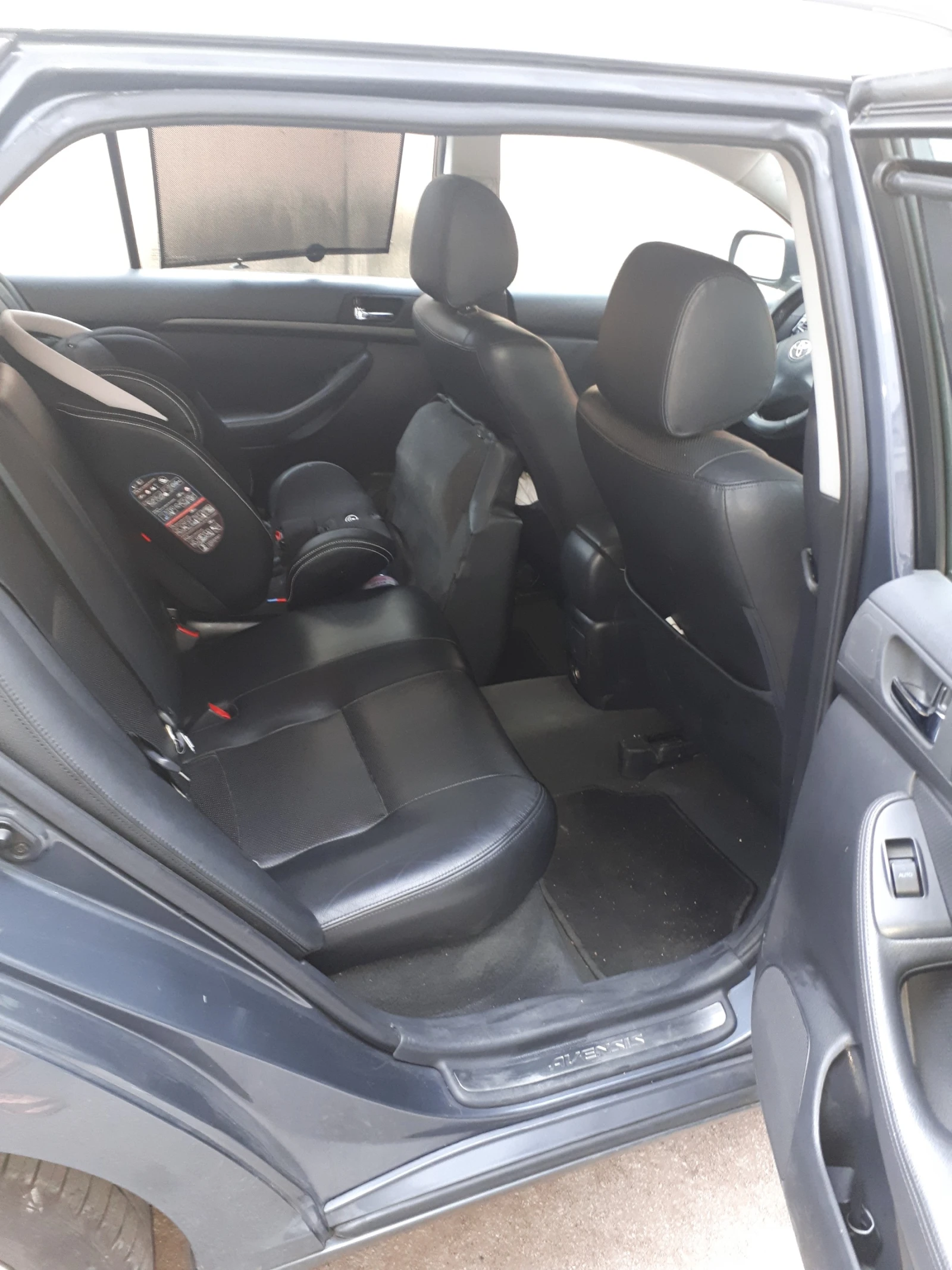 Toyota Avensis 2.2 - изображение 4