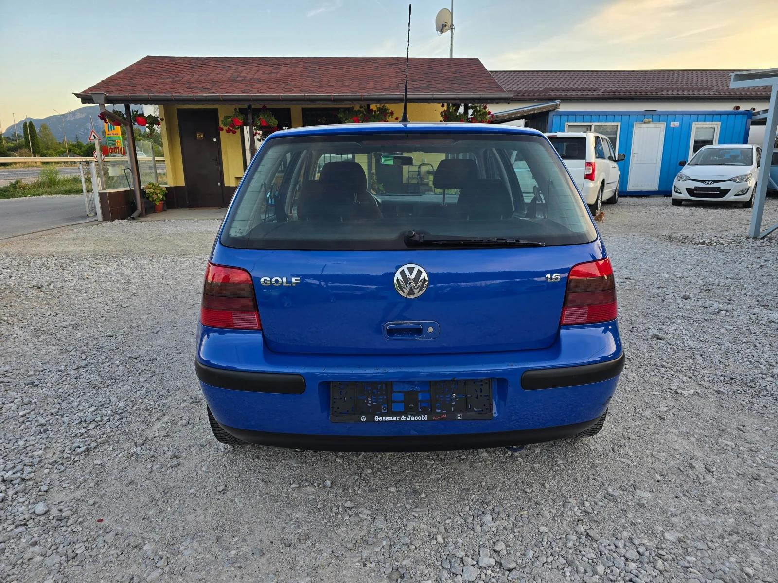 VW Golf 1.6 БЕНЗИН РЕАЛНИ КИЛОМЕТРИ - изображение 4