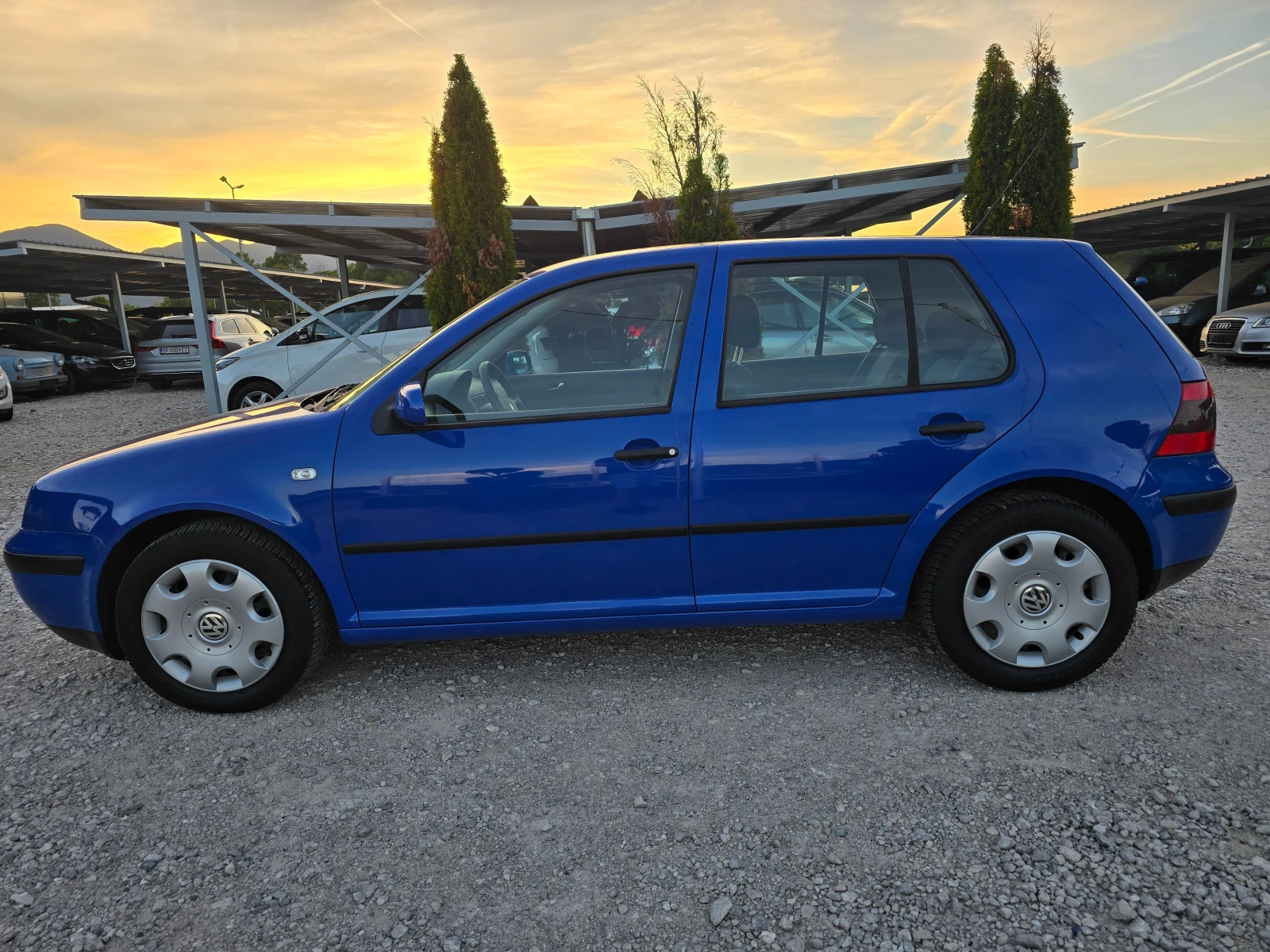 VW Golf 1.6 БЕНЗИН РЕАЛНИ КИЛОМЕТРИ - изображение 2