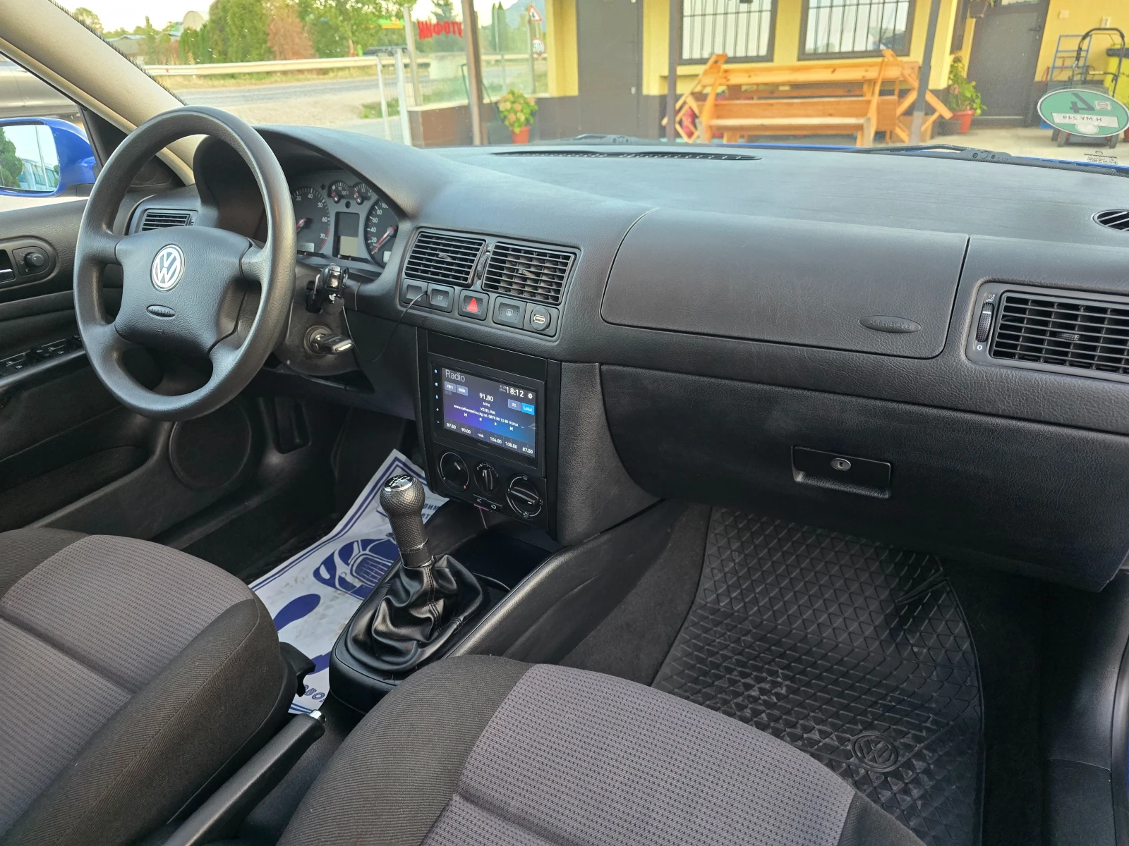 VW Golf 1.6 БЕНЗИН РЕАЛНИ КИЛОМЕТРИ - изображение 9