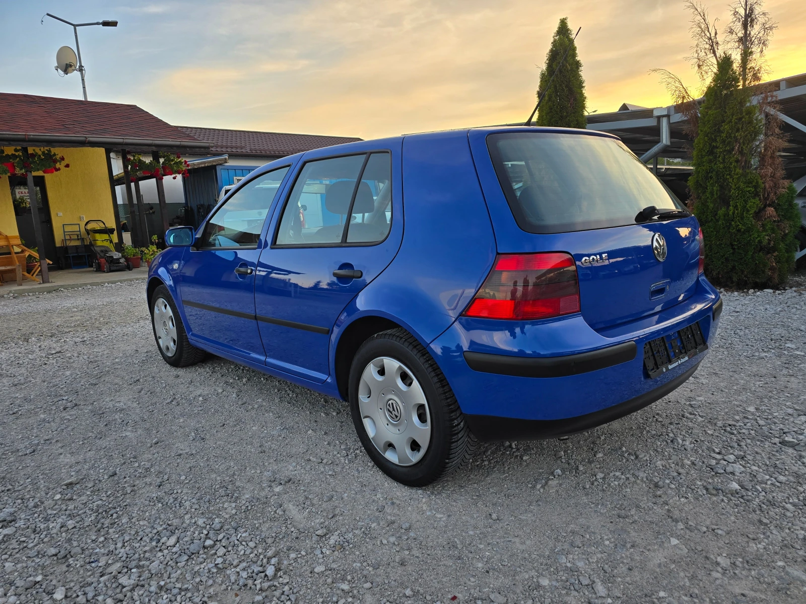 VW Golf 1.6 БЕНЗИН РЕАЛНИ КИЛОМЕТРИ - изображение 3