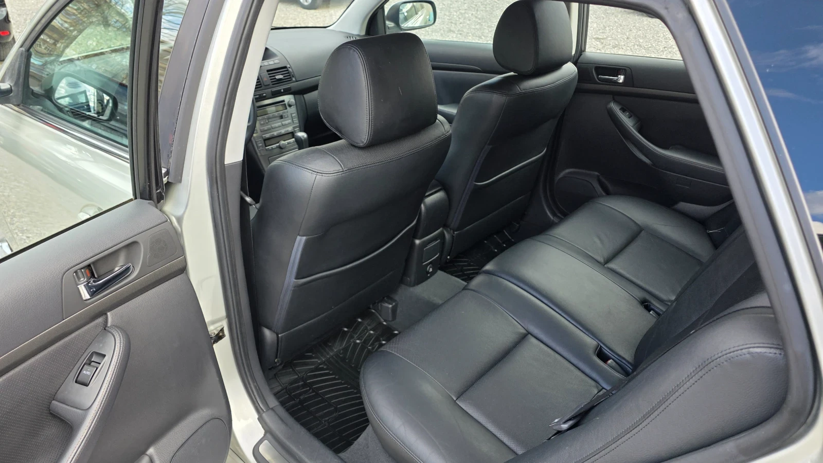 Toyota Avensis | Mobile.bg � ����������� 10