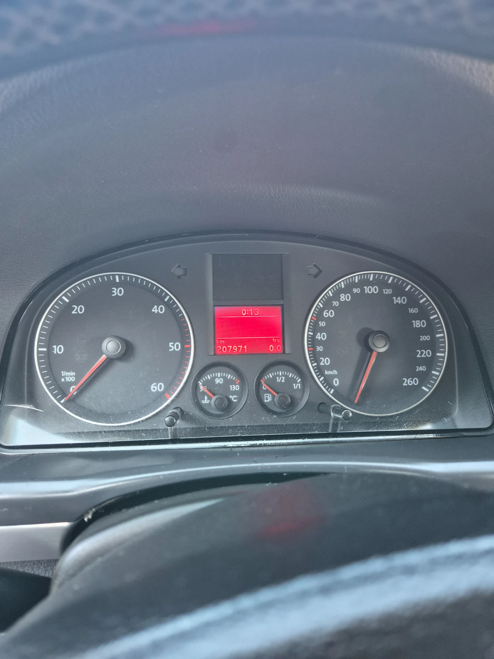 VW Touran, снимка 12 - Автомобили и джипове - 53905915