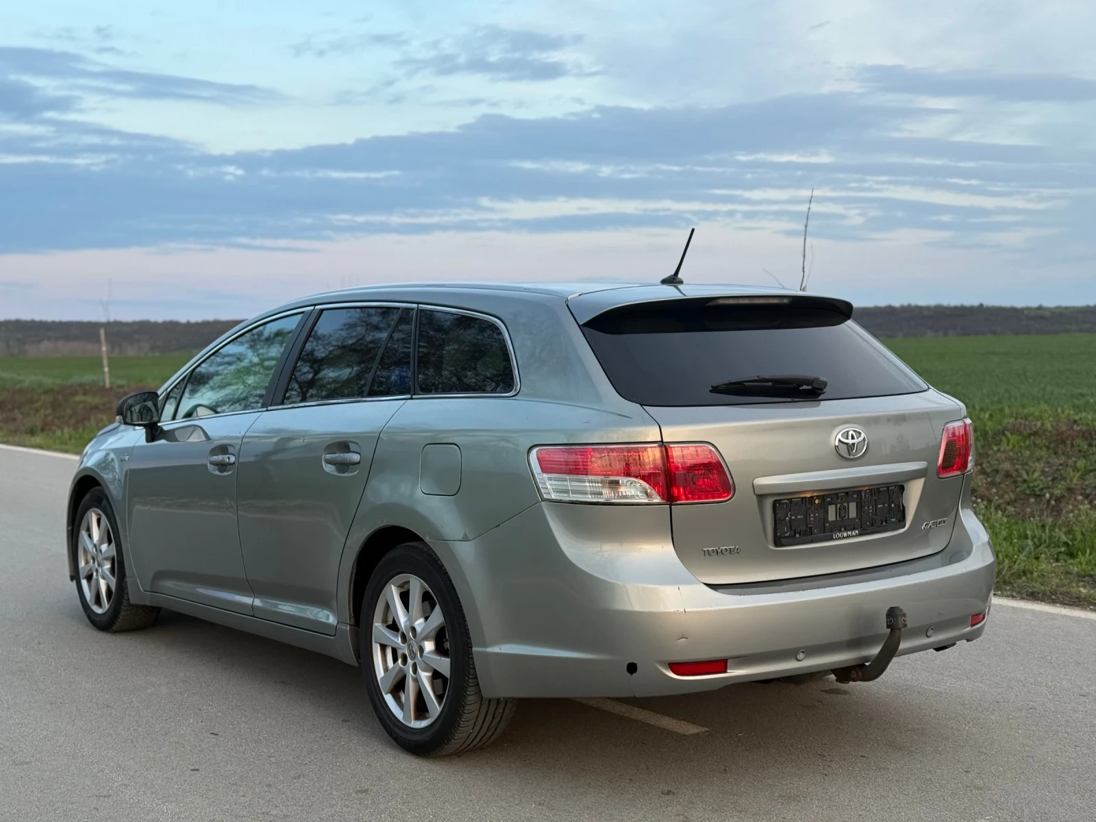 Toyota Avensis * TV * Pano * Keyless * D4D * FULL, снимка 3 - Автомобили и джипове - 54160569