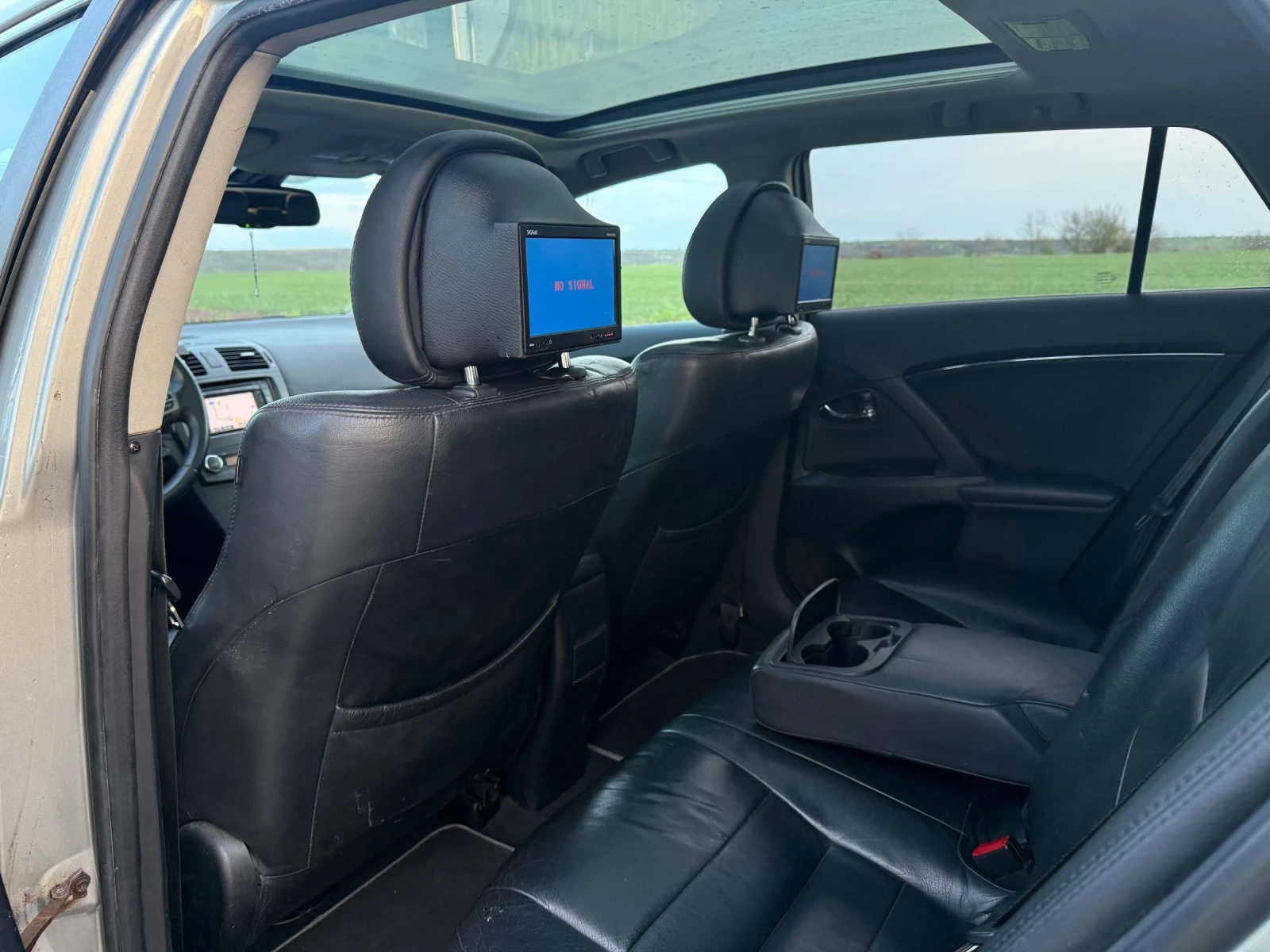 Toyota Avensis * TV * Pano * Keyless * D4D * FULL, снимка 9 - Автомобили и джипове - 54160569