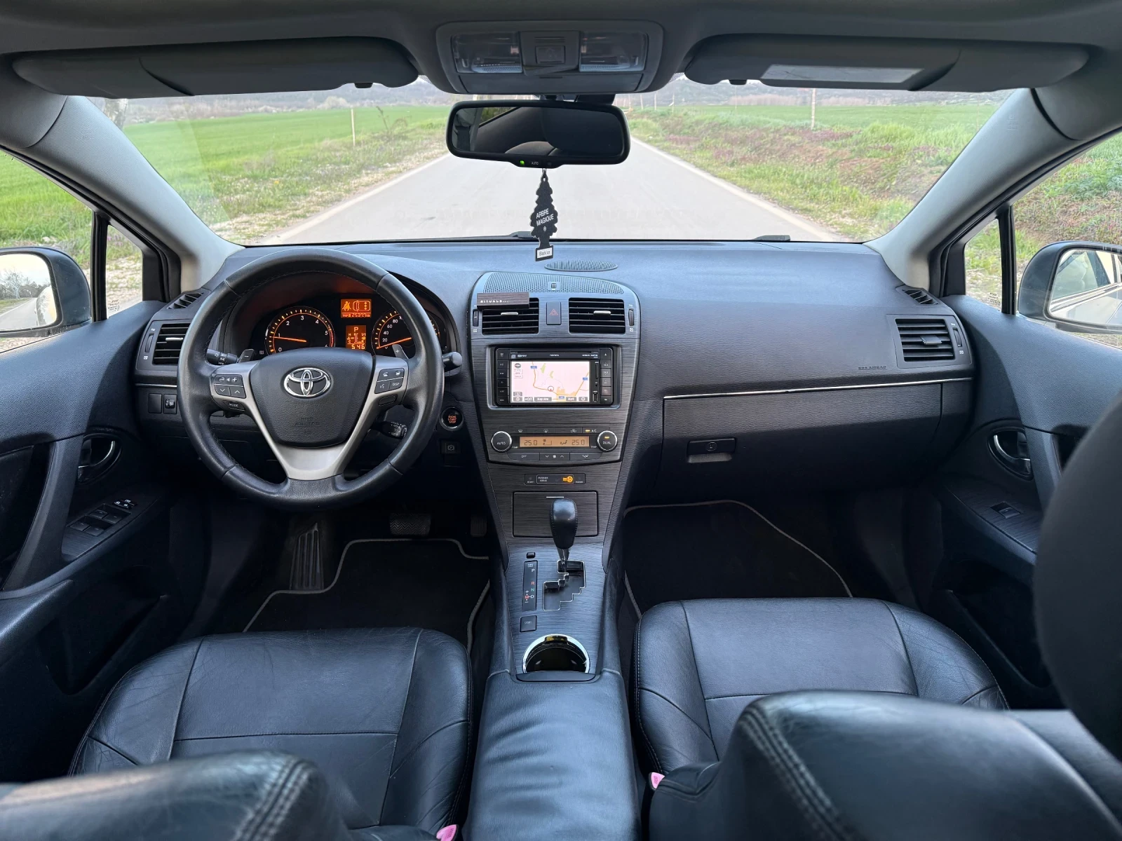 Toyota Avensis * TV * Pano * Keyless * D4D * FULL, снимка 8 - Автомобили и джипове - 54160569