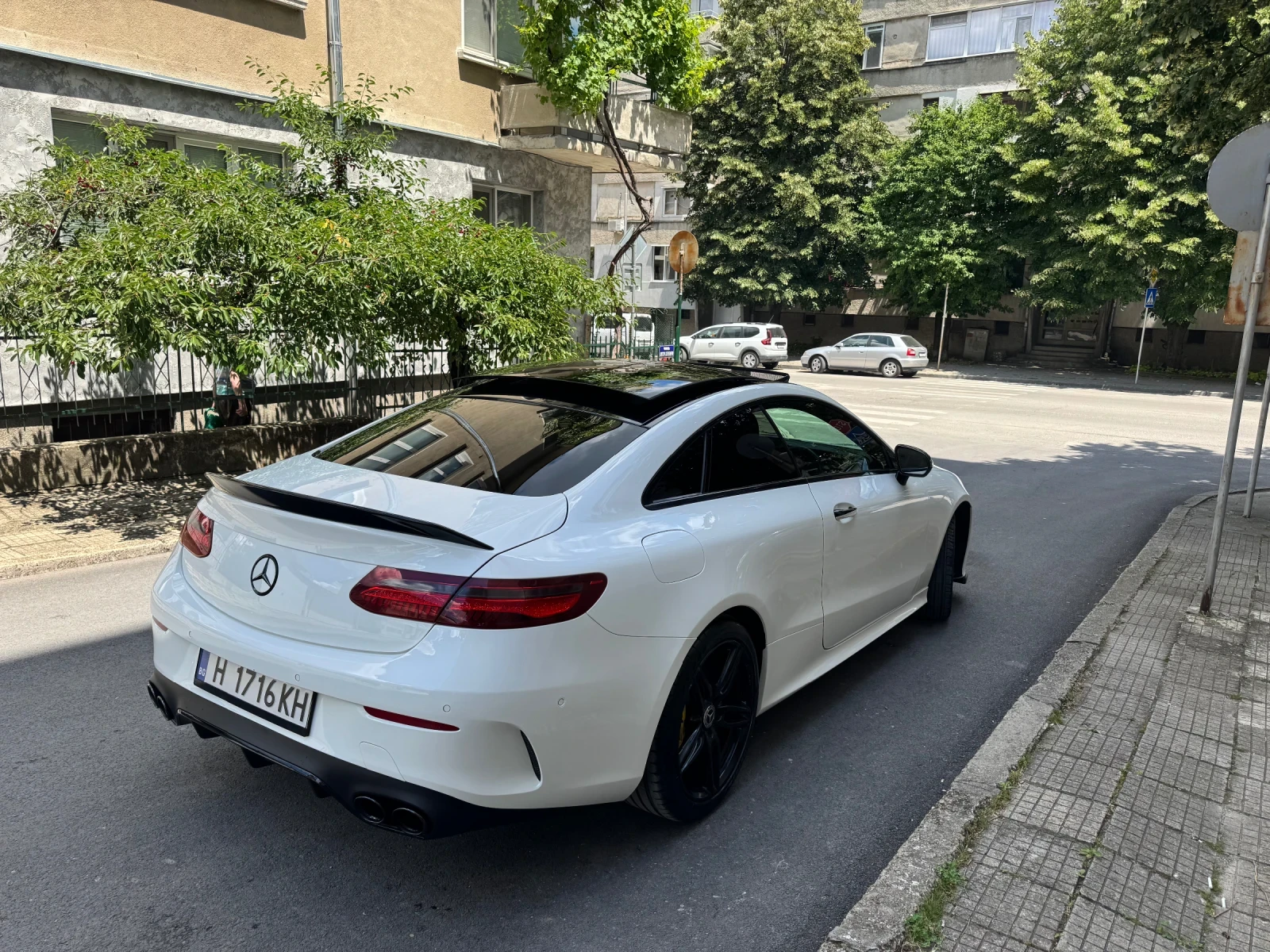 Mercedes-Benz E 400 4MATIC/AIRMATIC/AMG LINE/ПАНОРАМА/ДИГИТАЛЕН ДИСПЛЕ, снимка 4 - Автомобили и джипове - 54979501