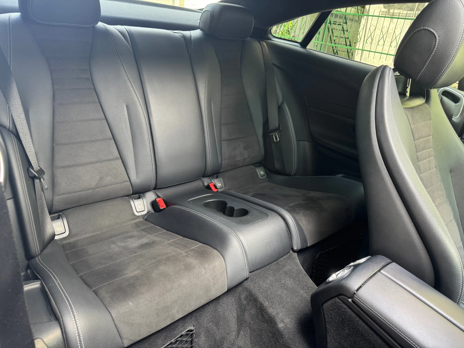 Mercedes-Benz E 400 4MATIC/AIRMATIC/AMG LINE/ПАНОРАМА/ДИГИТАЛЕН ДИСПЛЕ, снимка 13 - Автомобили и джипове - 54979501