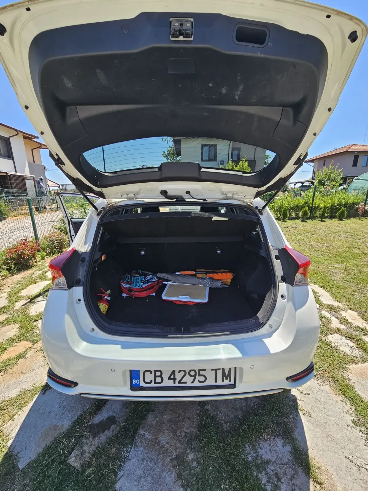 Toyota Auris 1.8, hybrid, Chic, снимка 11 - Автомобили и джипове - 55240248