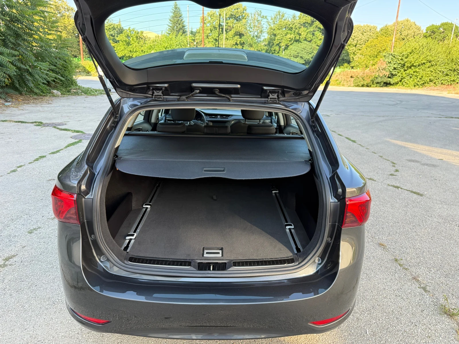 Toyota Avensis 2.0i AUTOMATIC SWISS, снимка 14 - Автомобили и джипове - 55618162