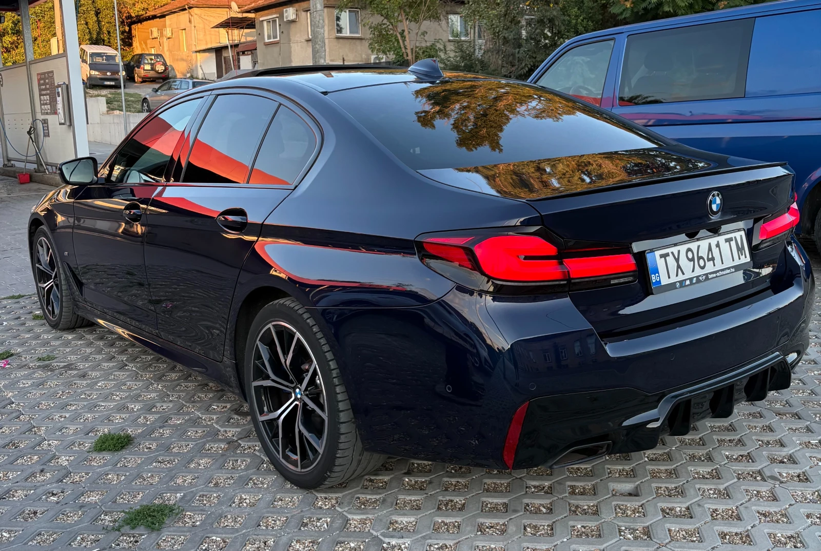 BMW 530 Individual M Nappa Laser HUD SoftClose Harman, снимка 5 - Автомобили и джипове - 56106750