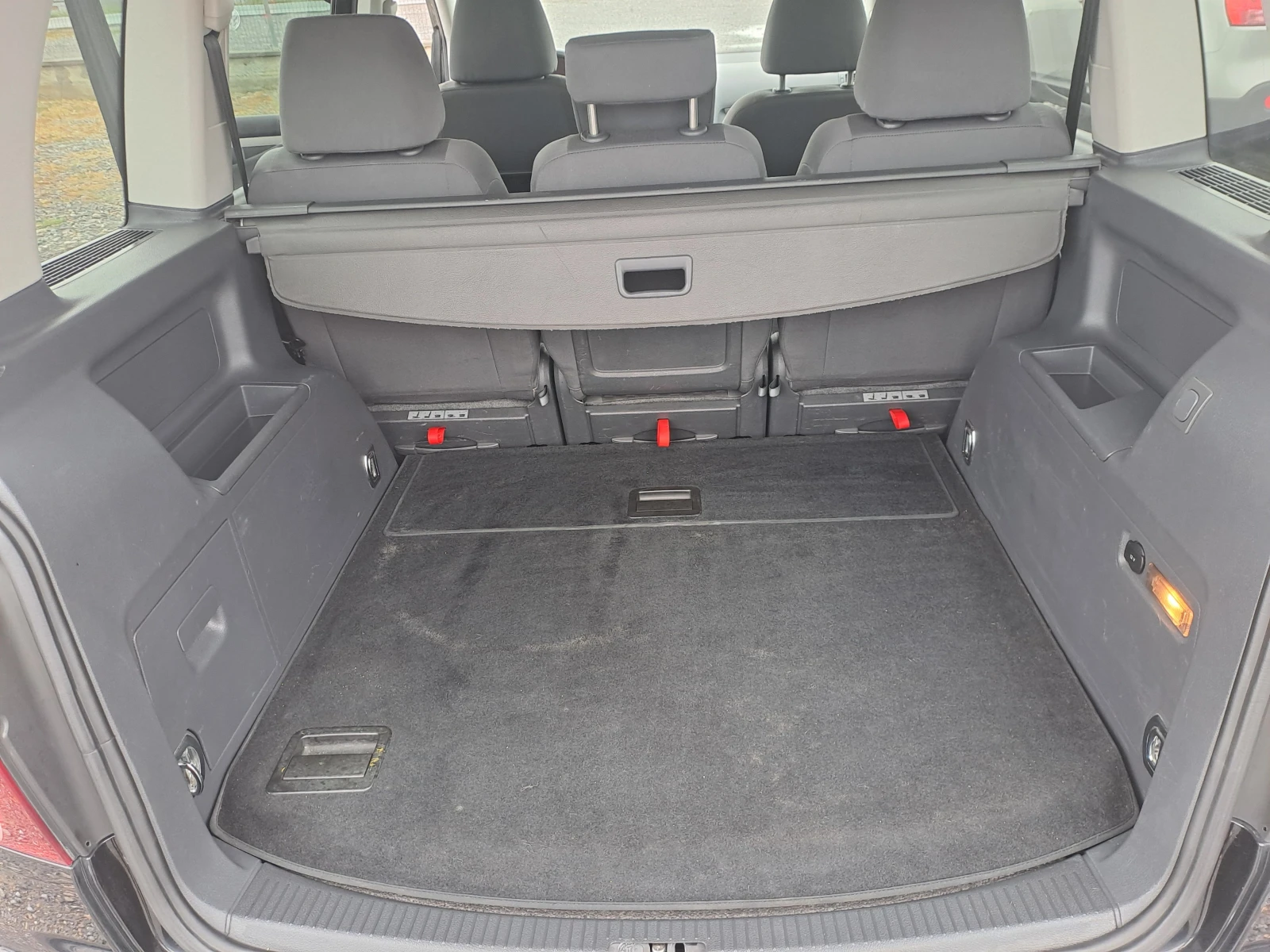 VW Touran 1.4TSI ECOFUEL, снимка 11 - Автомобили и джипове - 56231351