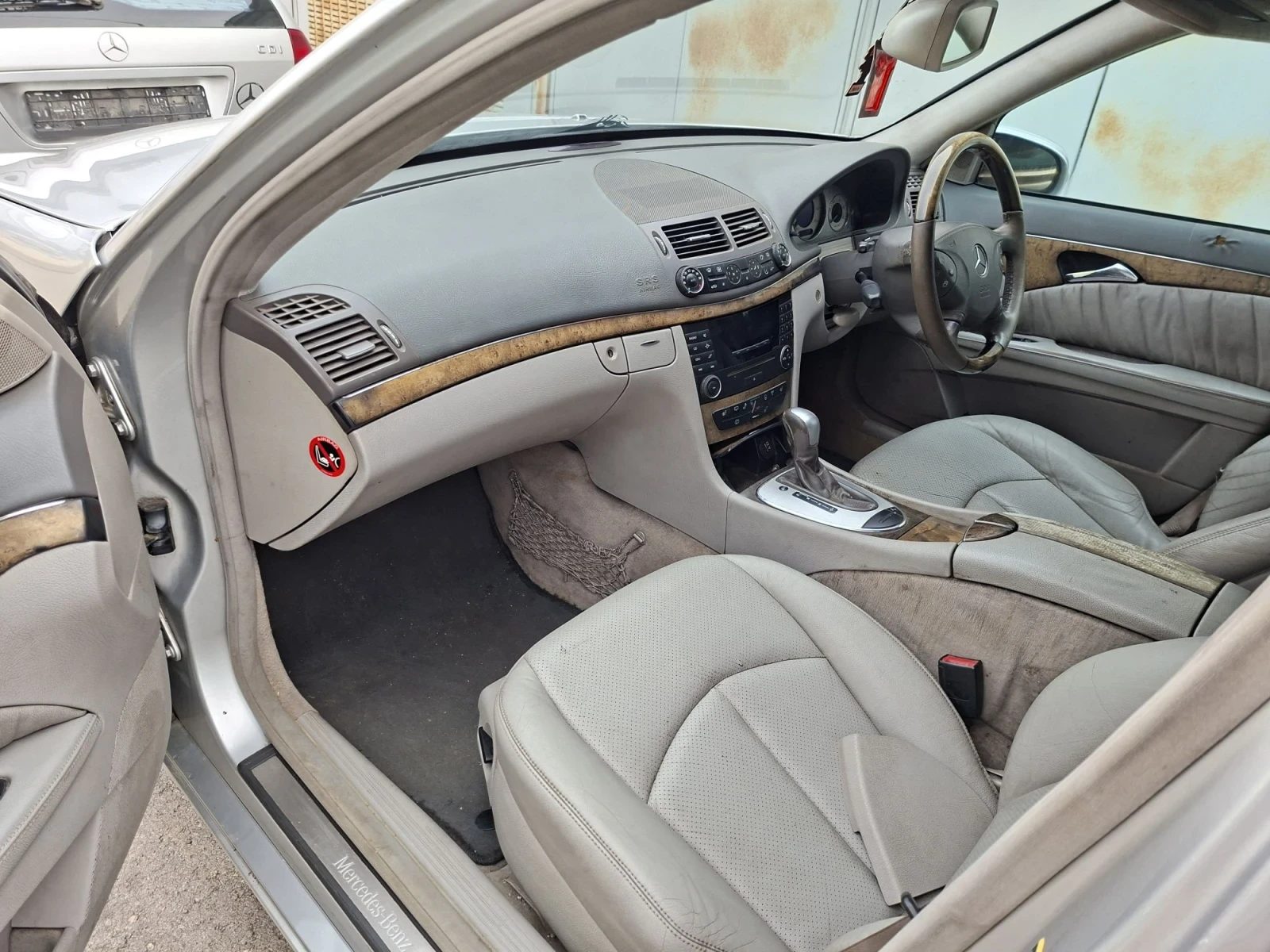 Mercedes-Benz E 320 Пакет, снимка 4 - Автомобили и джипове - 56517715