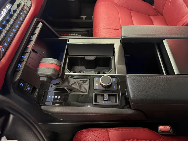 Toyota Sequoia TRD PRO* * CARPLAY* * , снимка 15 - Автомобили и джипове - 53135753