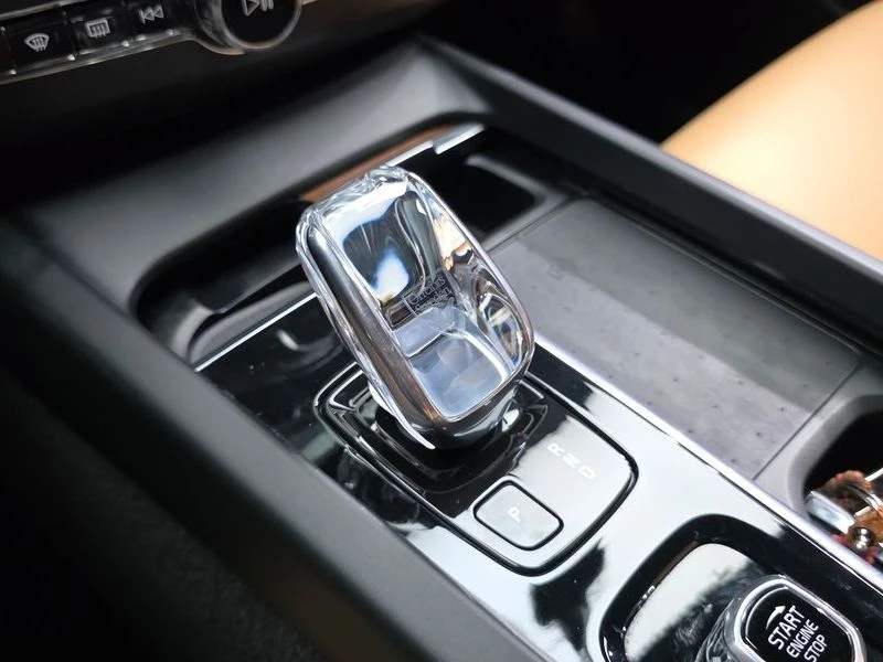 Volvo XC60 КРАЙНА ЦЕНА: 24469 EUR !!!РЕАЛНА КРАЙНА ЦЕНА!!!, снимка 9 - Автомобили и джипове - 55969544