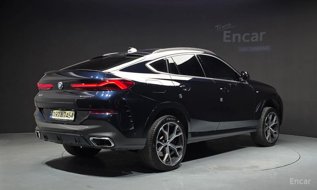 BMW X6 30d* M SPORT* HARMAN* ВЪЗДУХ* ОБДУХ* 360* КРАЙНА Ц, снимка 3 - Автомобили и джипове - 56262462