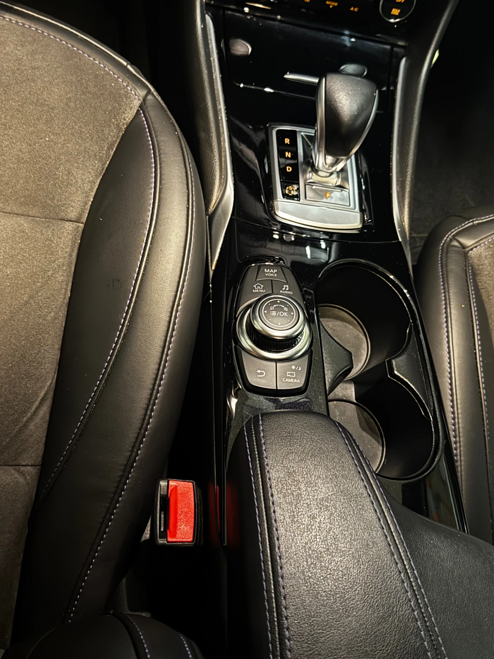 Infiniti Q30 S, снимка 10 - Автомобили и джипове - 56429231