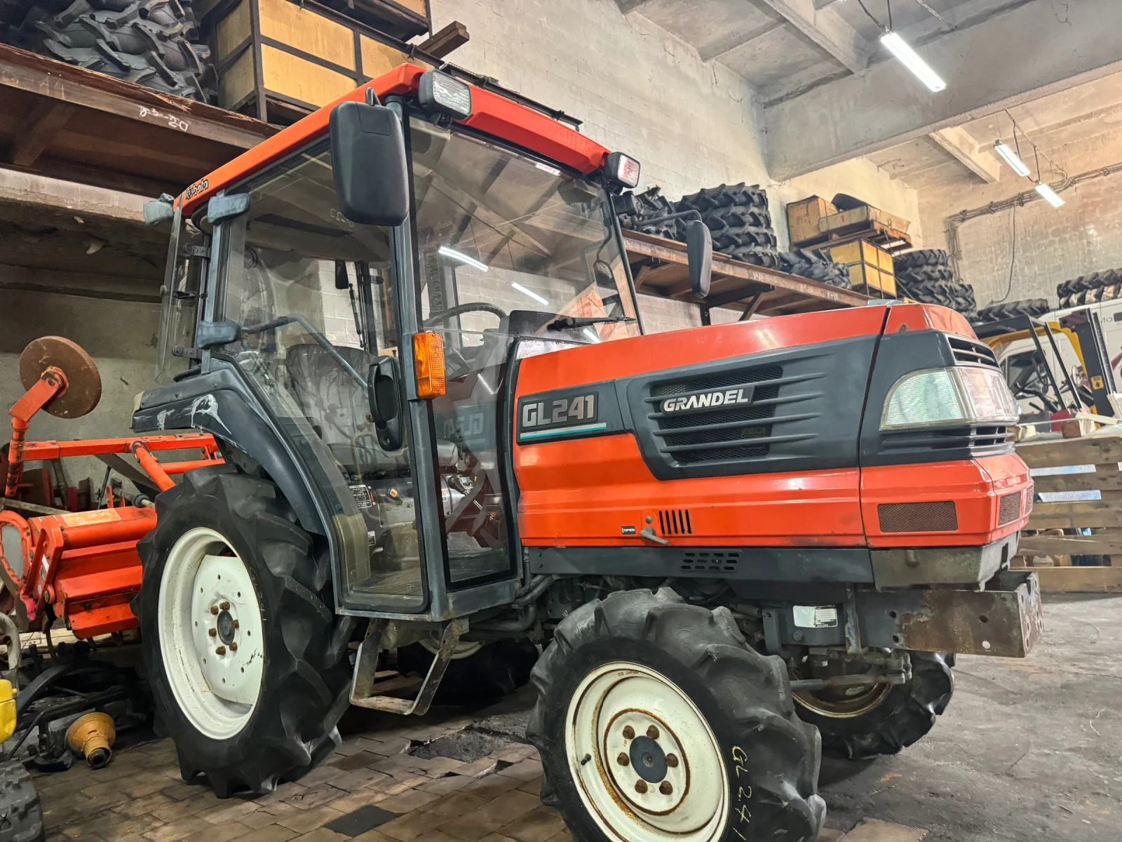 Трактор Kubota GL241 - изображение 4