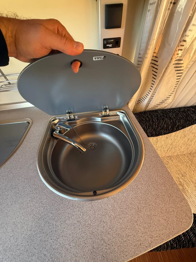 Каравана Fendt Saphir, снимка 12 - Каравани и кемпери - 52356727