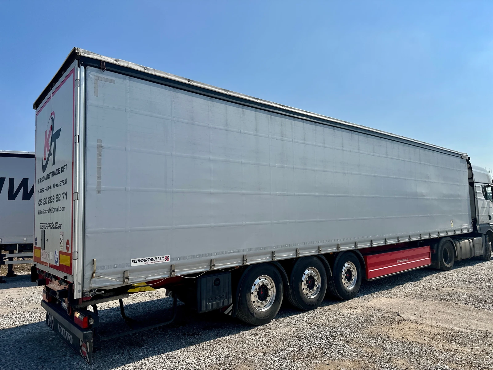 Полуремарке Schwarzmuller повдигащ таван, две богета, ALCOA, палетоносач