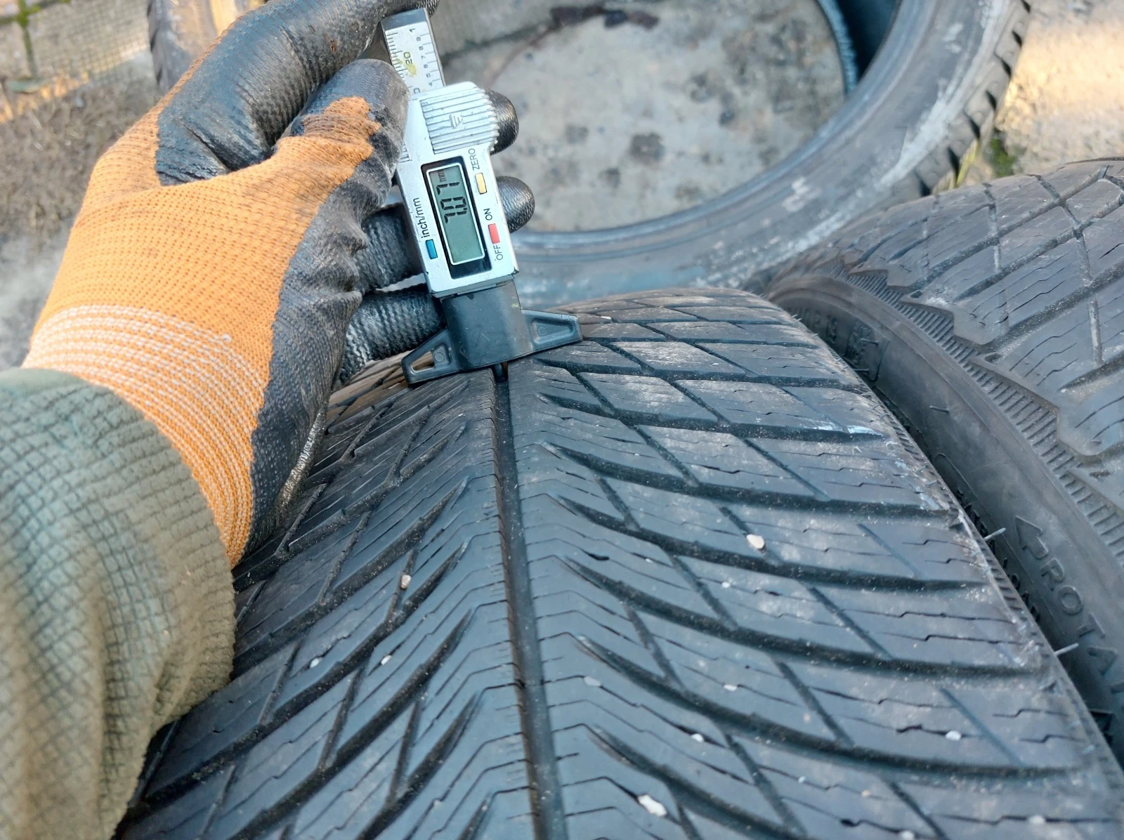 ���� 235/40R19 | Mobile.bg � ����������� 4