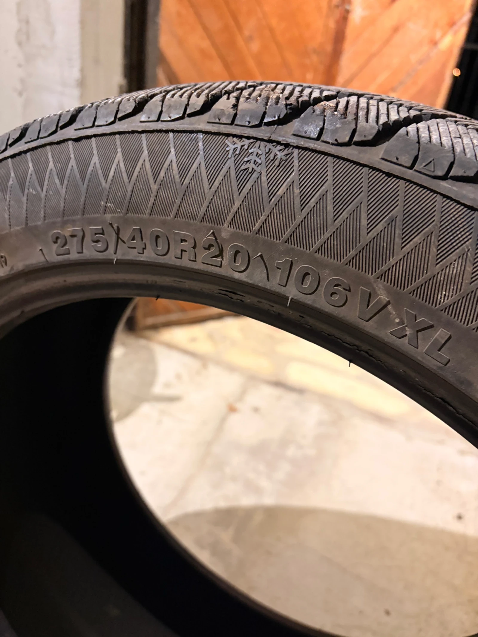 Гуми Зимни 275/40R20, снимка 3 - Гуми и джанти - 56714369