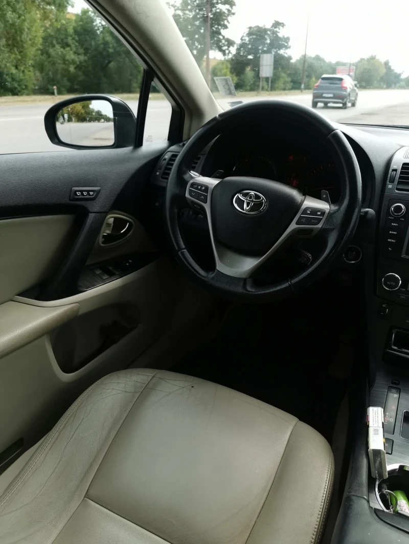 Toyota Avensis 2.2 150кс, снимка 7 - Автомобили и джипове - 47064236