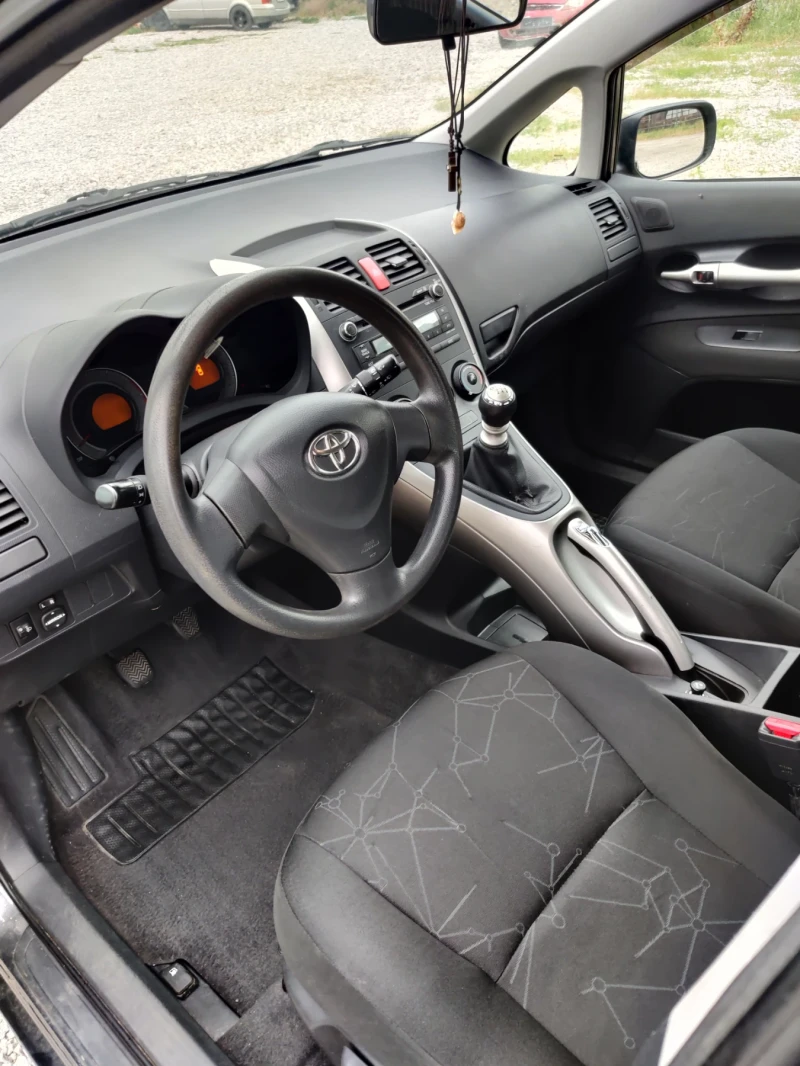 Toyota Auris 1.4, снимка 3 - Автомобили и джипове - 47385217