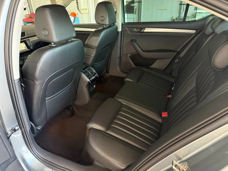 Skoda Superb 2.0TDI* 190к.с* СЕРВИЗНА КНИЖКА С ПЪЛНА ИСТОРИЯ , снимка 9 - Автомобили и джипове - 49821730