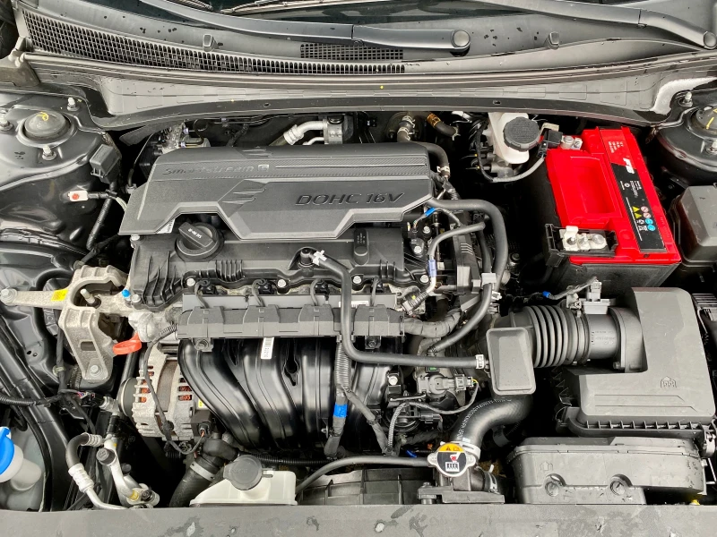 Hyundai Elantra 2.0, Бензин, Клима, Автомат- 8 ск., снимка 16 - Автомобили и джипове - 51052928