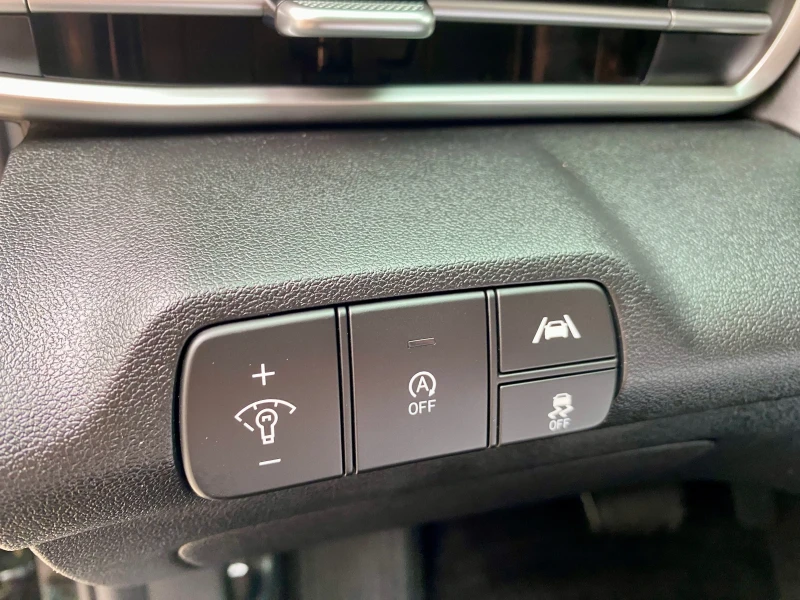 Hyundai Elantra 2.0, Бензин, Клима, Автомат- 8 ск., снимка 15 - Автомобили и джипове - 51052928