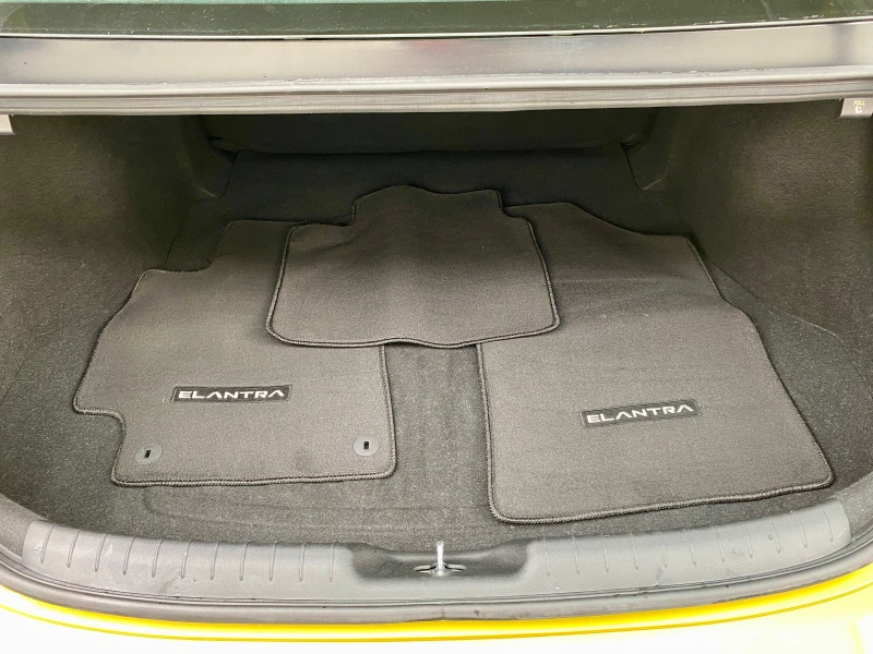 Hyundai Elantra 2.0, Бензин, Клима, Автомат- 8 ск., снимка 17 - Автомобили и джипове - 51052928