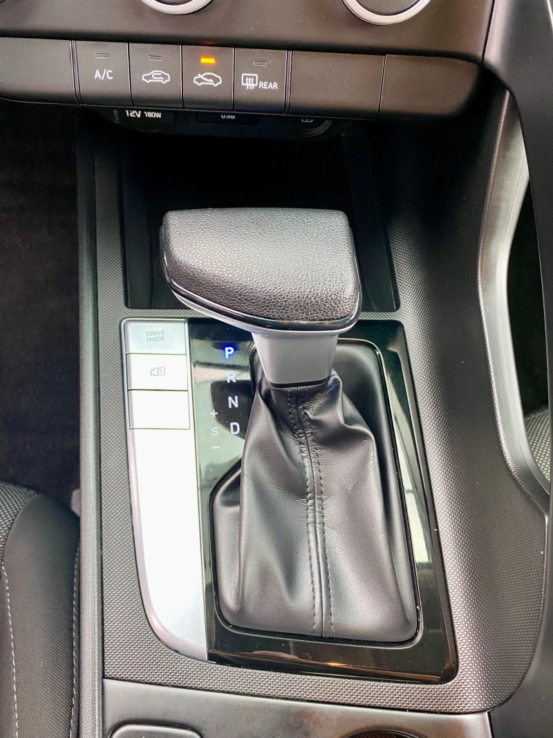 Hyundai Elantra 2.0, Бензин, Клима, Автомат- 8 ск., снимка 14 - Автомобили и джипове - 51052928