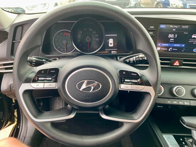 Hyundai Elantra 2.0, Бензин, Клима, Автомат- 8 ск., снимка 9 - Автомобили и джипове - 51052928