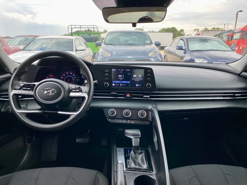 Hyundai Elantra 2.0, Бензин, Клима, Автомат- 8 ск., снимка 11 - Автомобили и джипове - 51052928