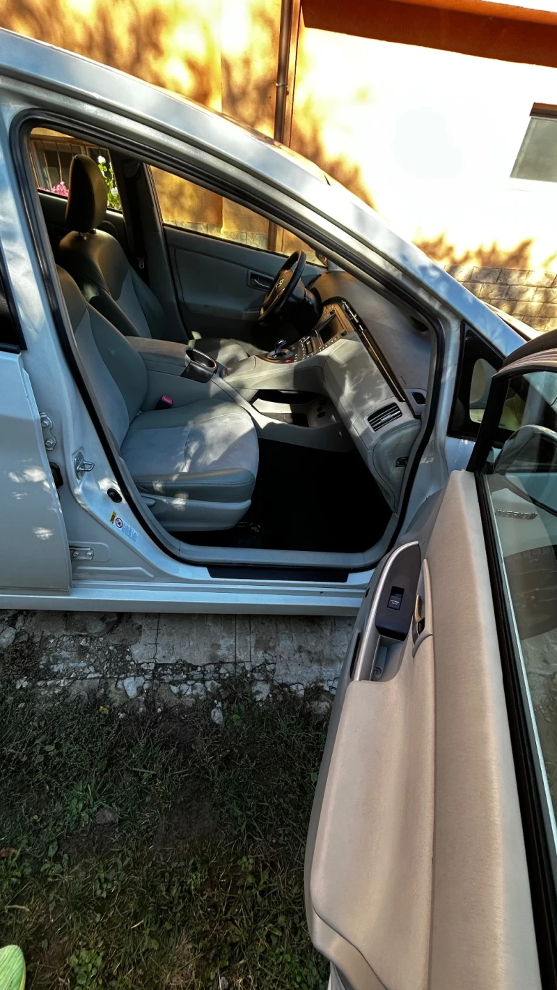 Toyota Prius executive , снимка 10 - Автомобили и джипове - 52542916
